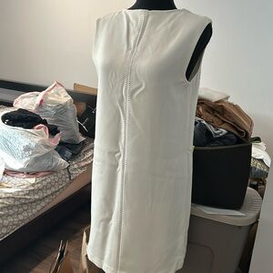 A line fully lined with black stitch design..